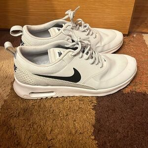 Women’s Nike sneakers